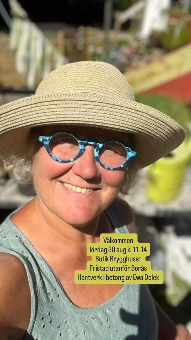 Hantverk i betong av Ewa Dolck, butik Brygghuset, Fristad utanför Borås öppet lördag 30 aug kl 11-14  Från trädgårdsdekorationer till smycken, alltid helt eller delvis i betong i Håstorp Längjum Fristad utanför Borås  Vägbeskrivning: se klickbar länk i bio  Observera att Butiken är enkel med nivåskillnader ute och inne. Jag har inte kundtoaletter eller café, bara mitt eget skapade hantverk helt eller delvis i betong.  Parkering på anvisad plats med skylt  Betalning med Swish, kort eller kontant 
Självklart kvitto med moms !  Vill du komma annan dag och tid skickar du bara förslag på tid så löser vi det säkert. Jag är nästan alltid hemma, men har även kor o hundar mm men med en timme eller två framförhållning brukar det mesta gå att lösa !  Obs! Skicka SMS, Mail eller meddelande på Facebook/instagram eftersom jag sällan svarar i telefon på nr jag inte känner igen…..  Varmt välkommen !  öppet alla lördagar kl 11-14 framöver till och med 20 september , sedan stäng 27 sep (Ölands skördefest) och sen igen öppet lördagar kl 11-14 till och med 18 oktober, sen börjar julmässorna.  🌼🌼🌼🌼🌼🌼🌼🌼🌼🌼🌼